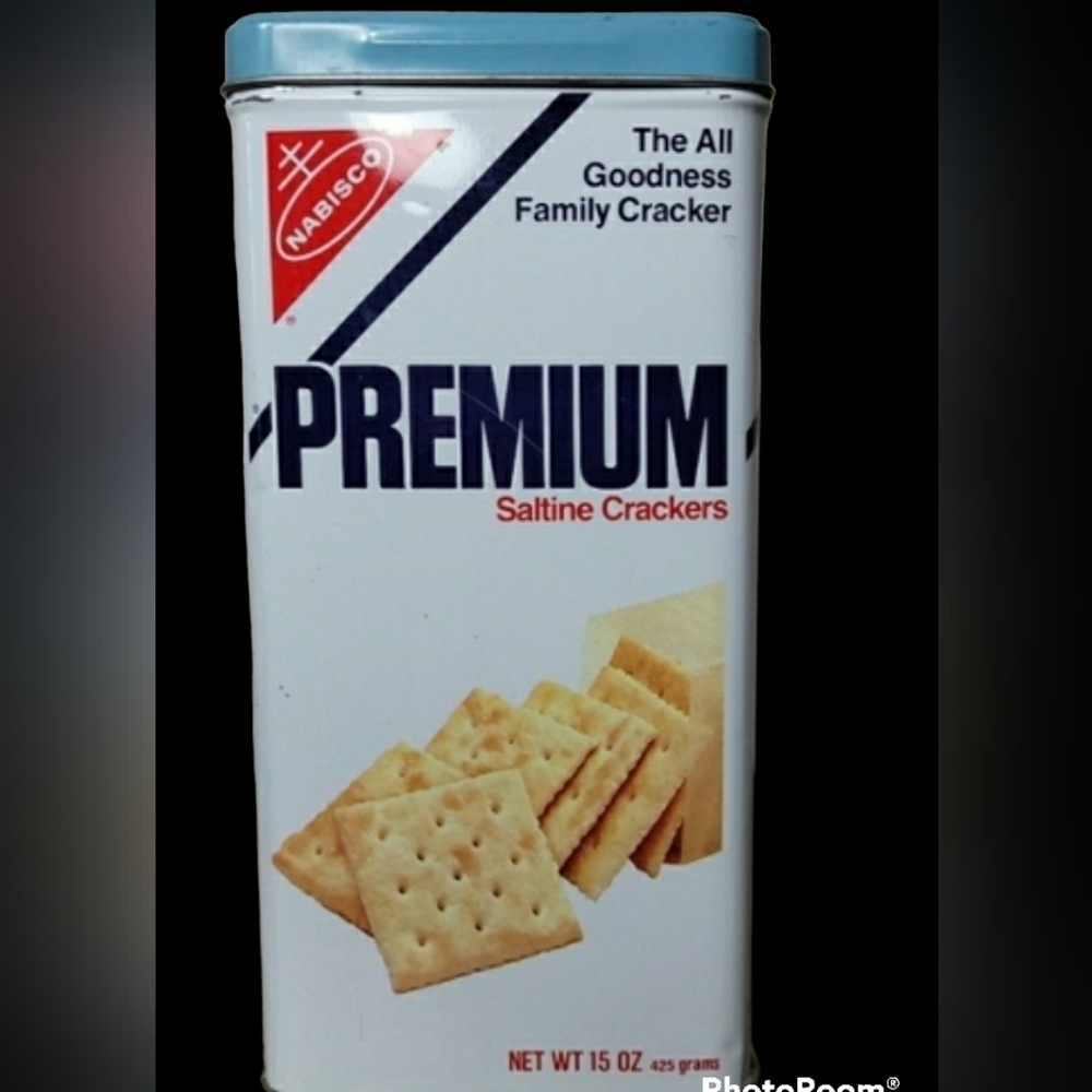 Vintage Nabisco Saltine Crackers Tin With Lid, Good condition, 10 inches